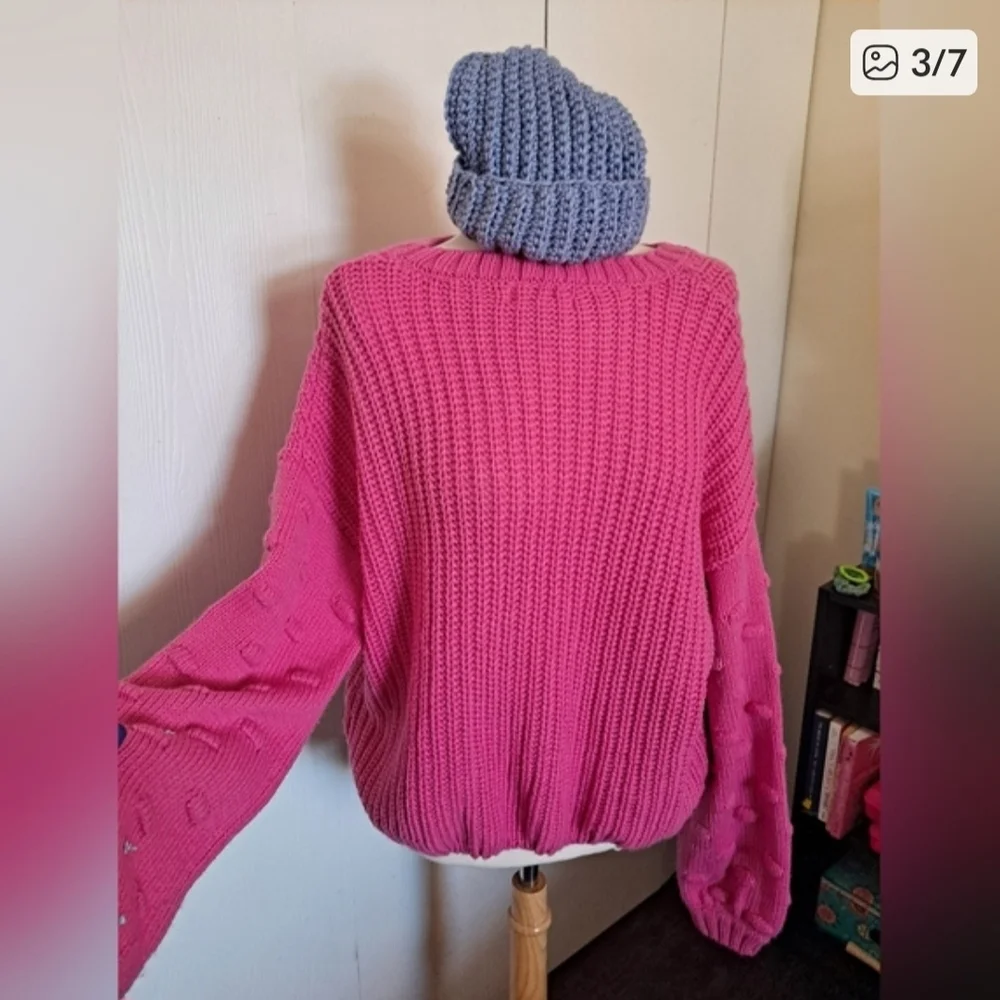 Sweaters. - Picture 3 of 6